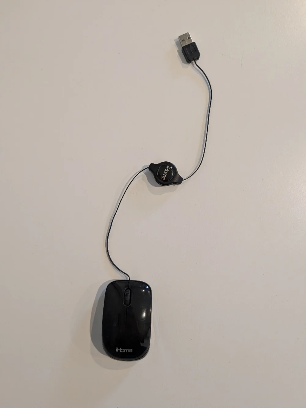 iHome Black Wired Optical Mouse with Retractable Cable Reel