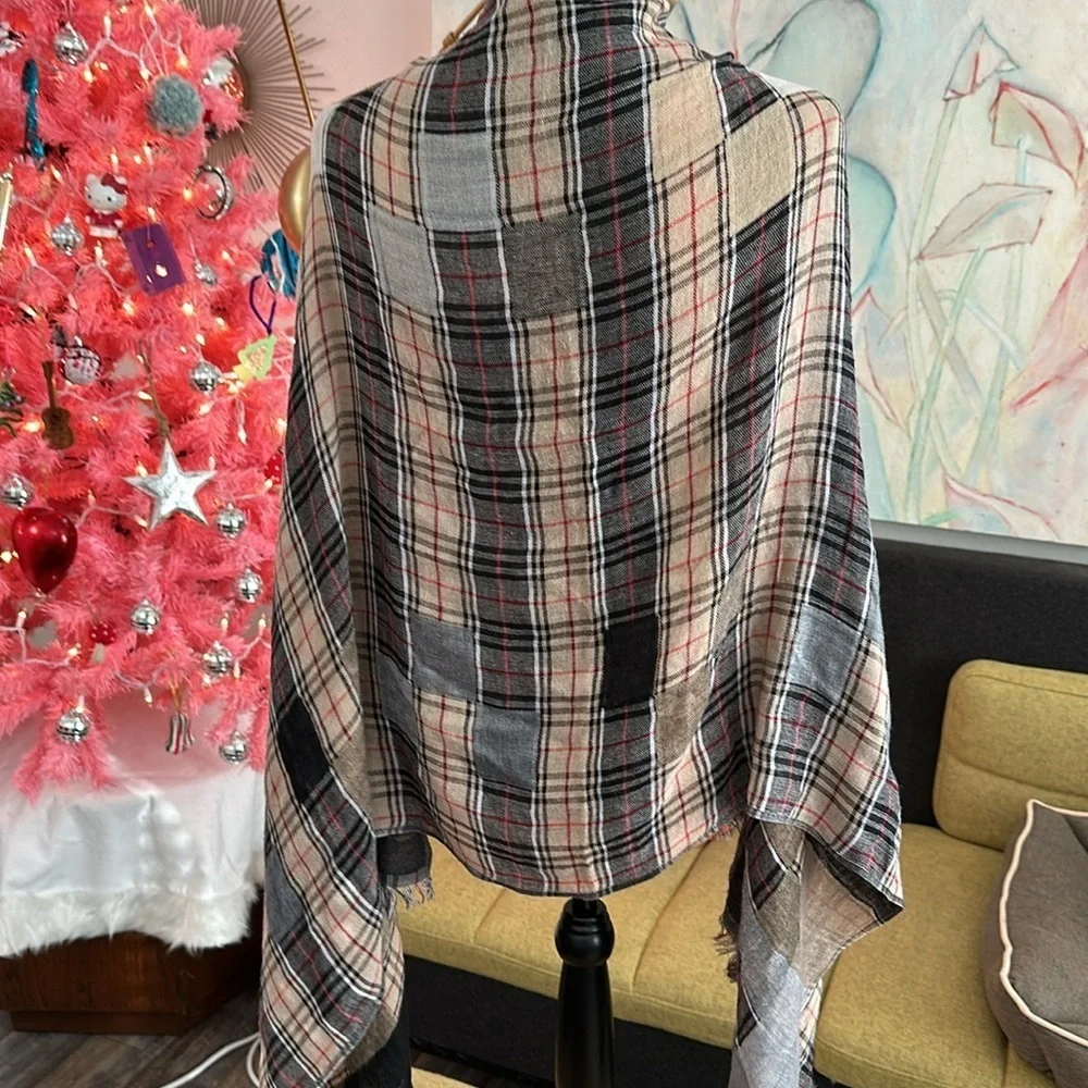 ❤️🖤❤️Gorgeous scarf plaid soft tan red black