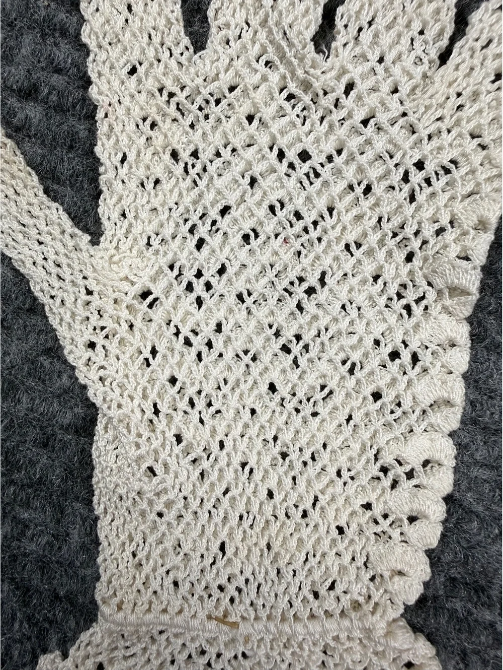 Vintage White Crochet Lace Gloves Floral Cuff Cotton Wedding Tea Party Costume