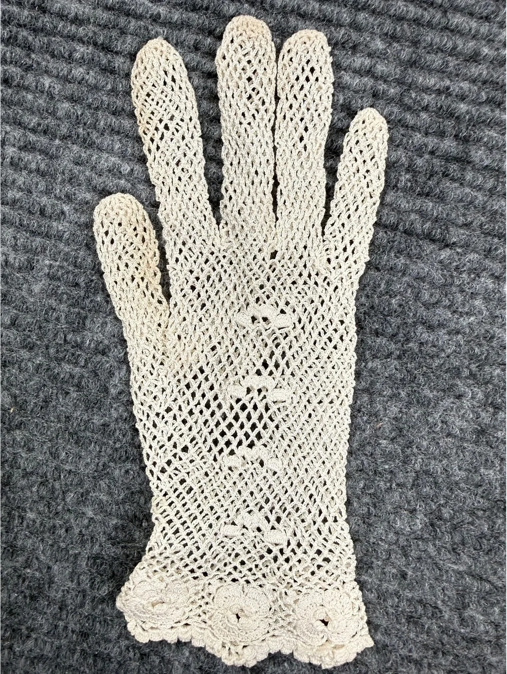 Vintage White Crochet Lace Gloves Floral Cuff Cotton Wedding Tea Party Costume