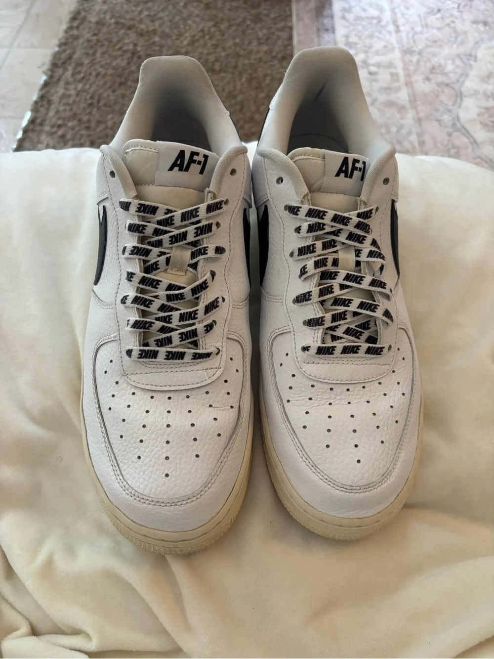 Nike White and Black Low-Top Sneakers