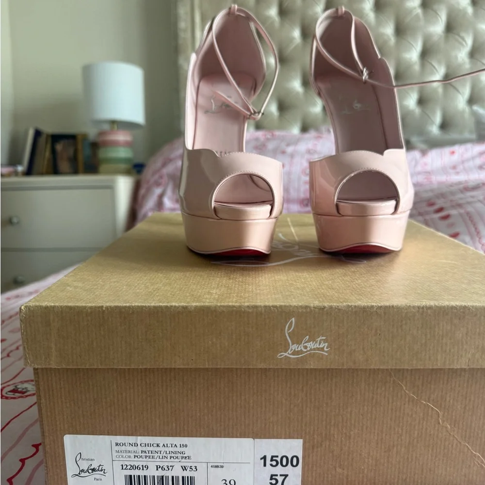Louboutin round chic alta 150 size 39