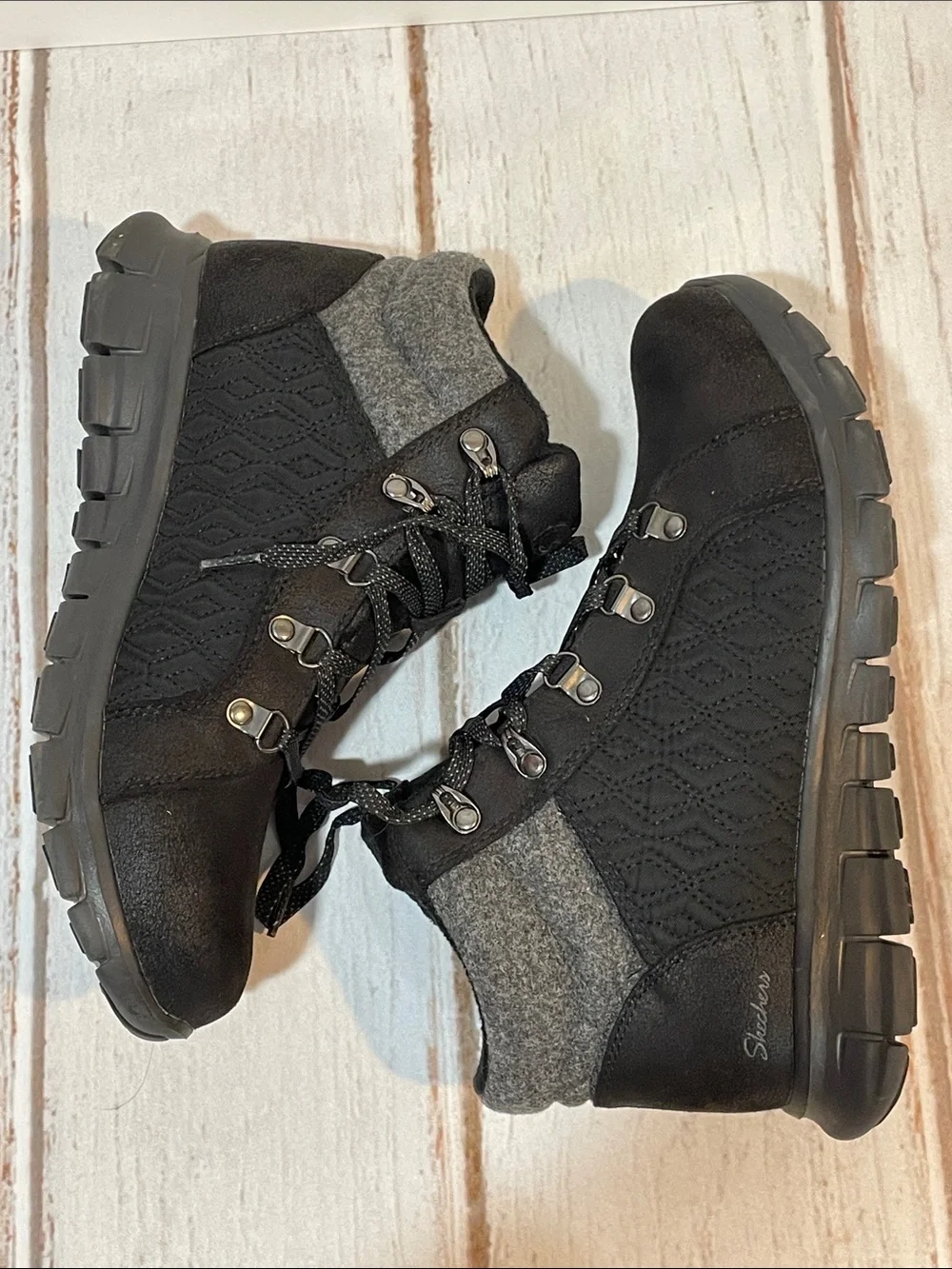 Skechers Black Ankle Hiker Boots 8 Women’s Lace Up Faux Fur lining Outdoor